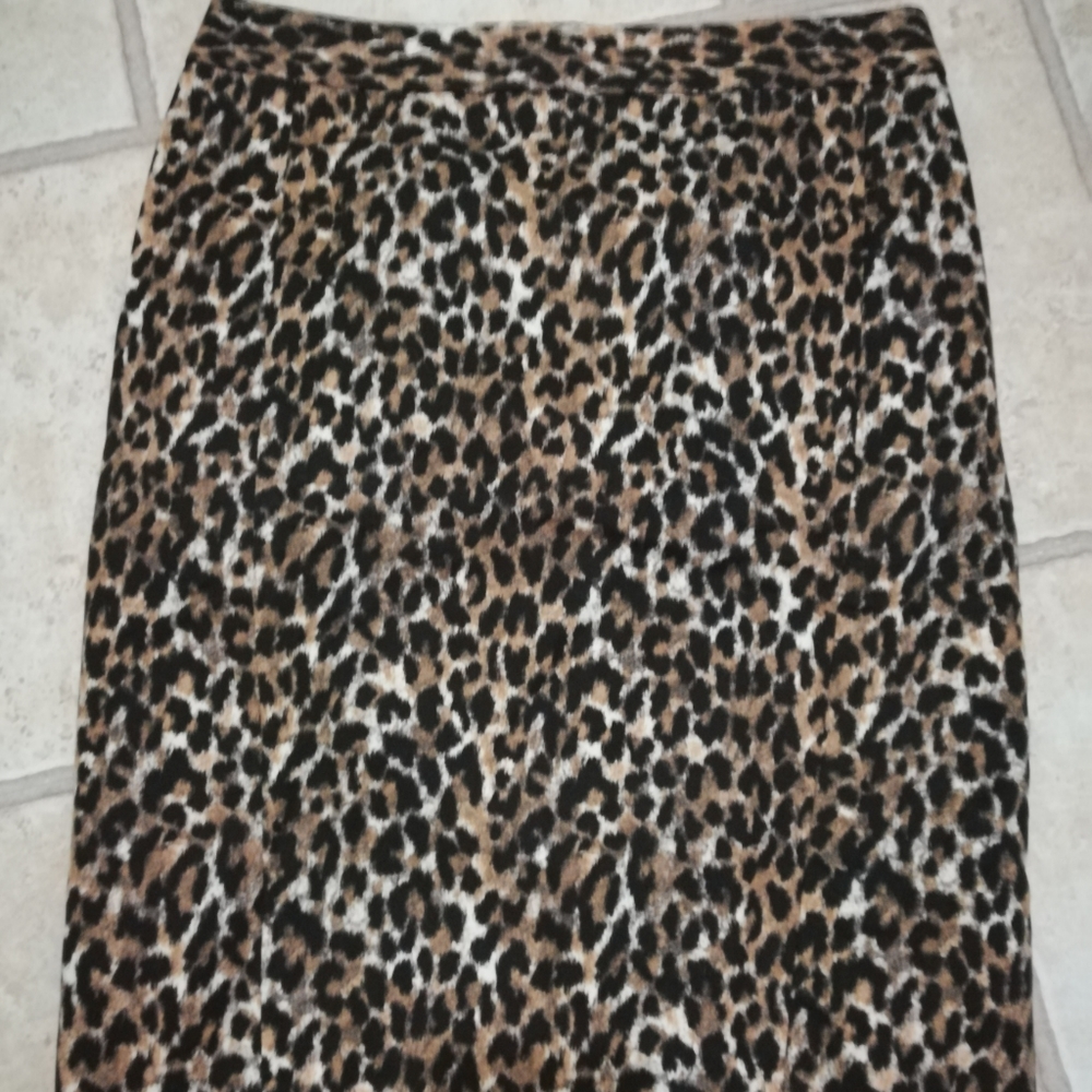 Leopard print skirt!